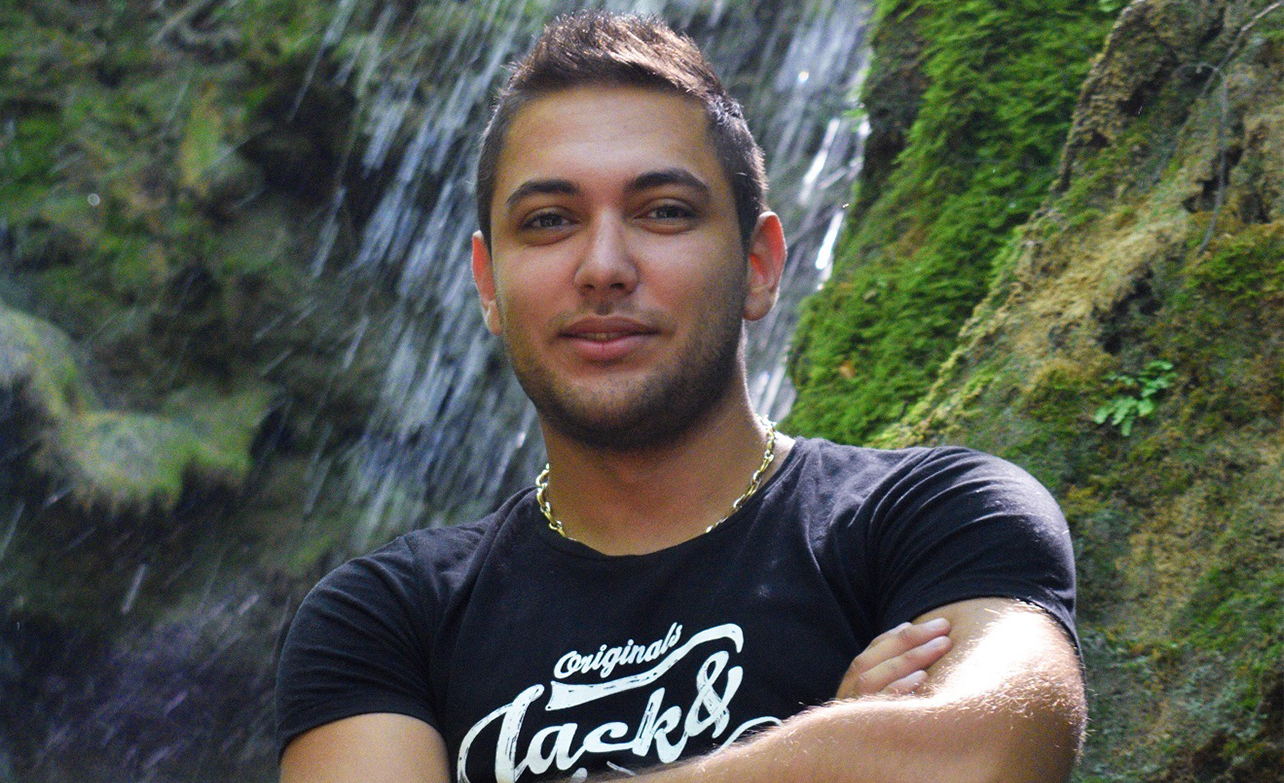 Vapor95 lead graphic and 3D designer Plamen Stamatov portrait
