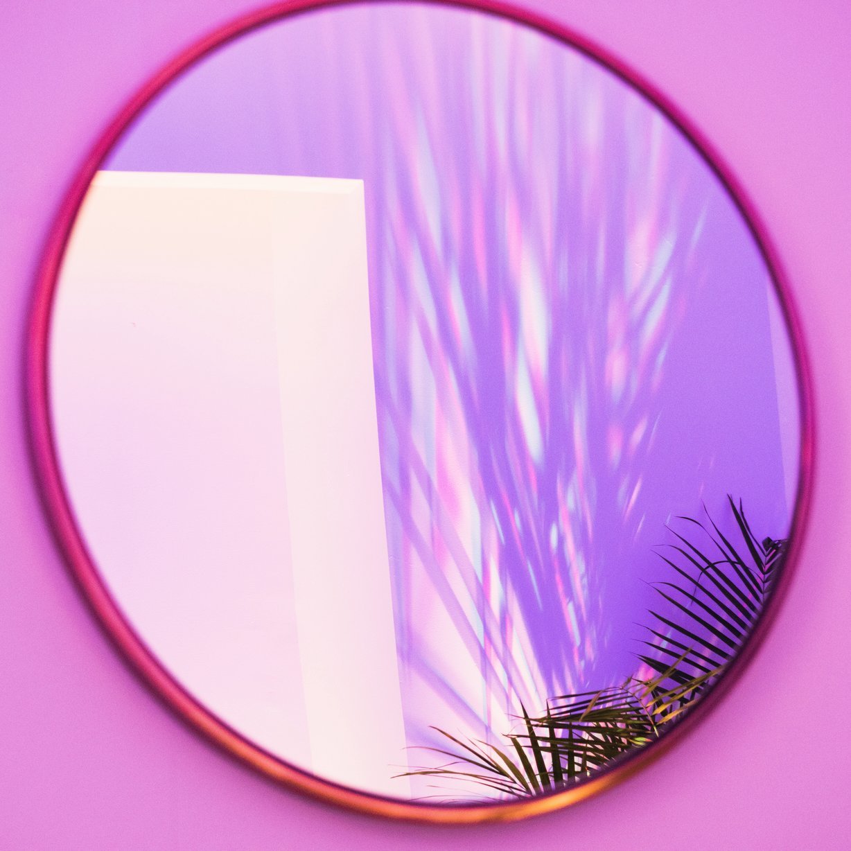 Wintry vaporwave shopping-mall scene for Ask h e l i o s episode four on the Vapor95 Darknet.