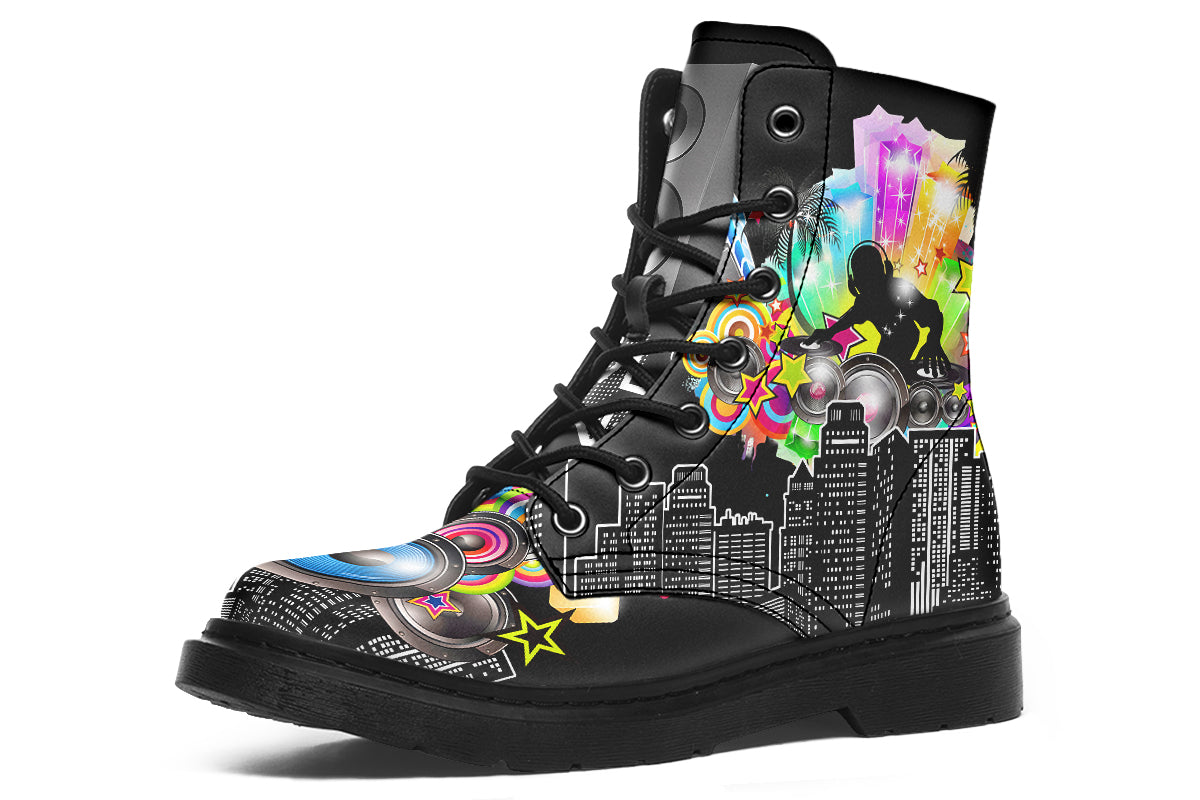 Frutiger Metro Boots