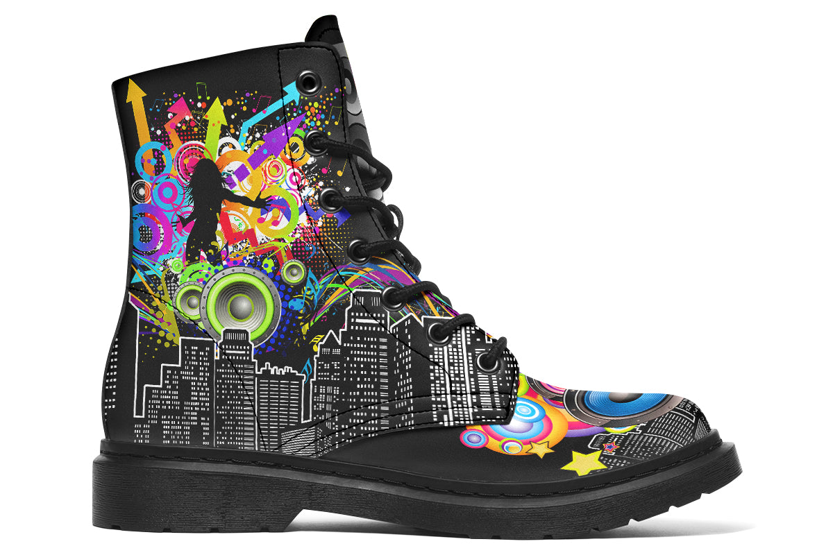 Frutiger Metro Boots