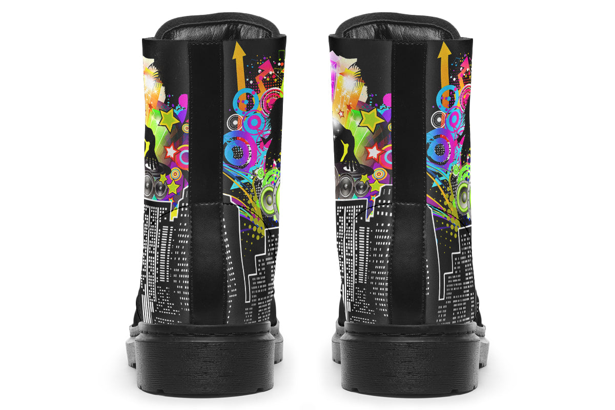Frutiger Metro Boots