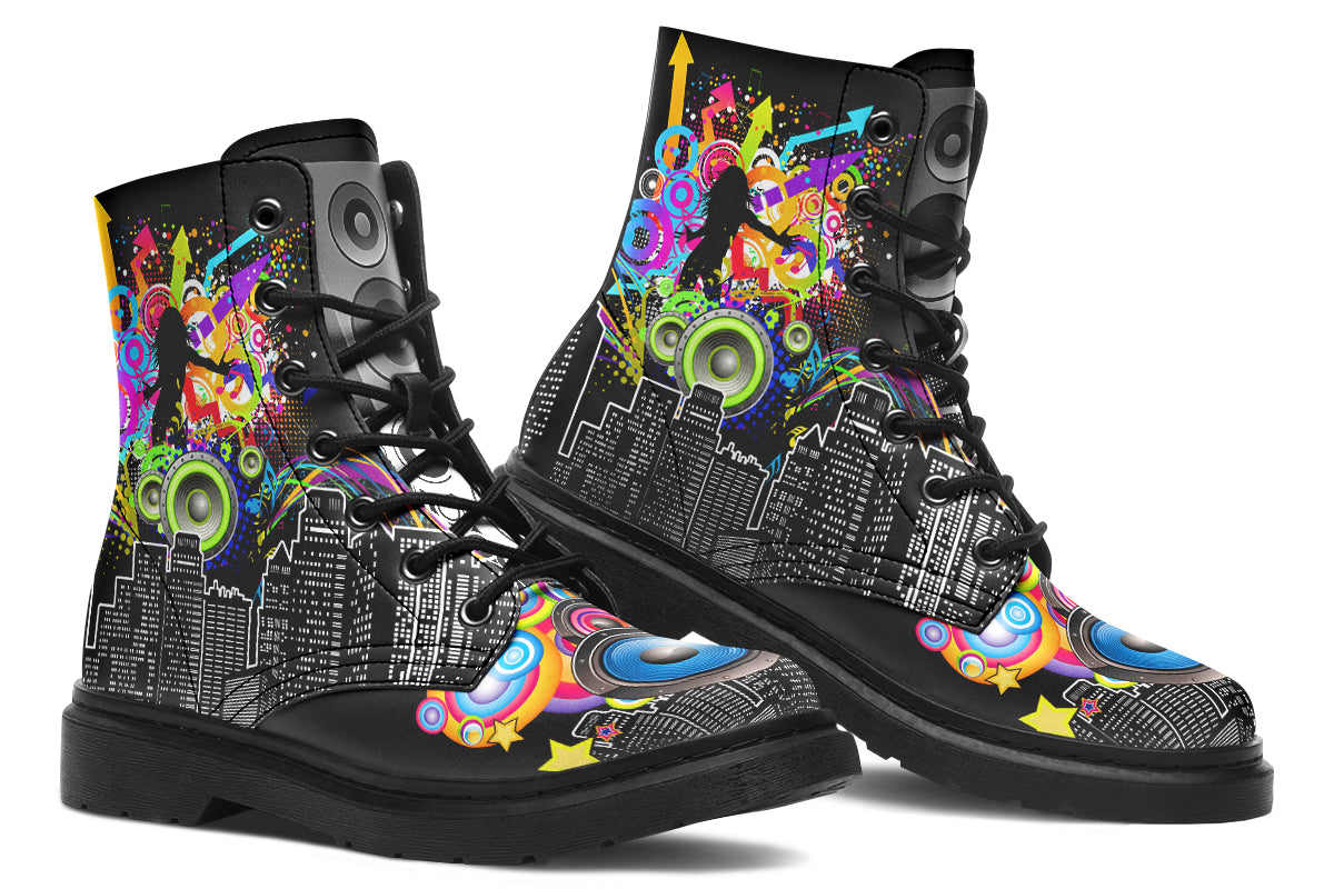 Frutiger Metro Boots