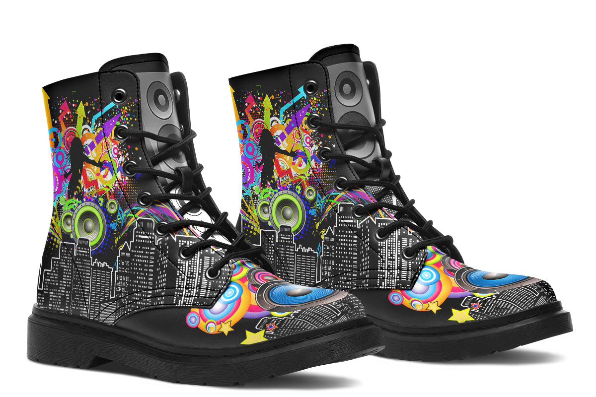 Frutiger Metro Boots