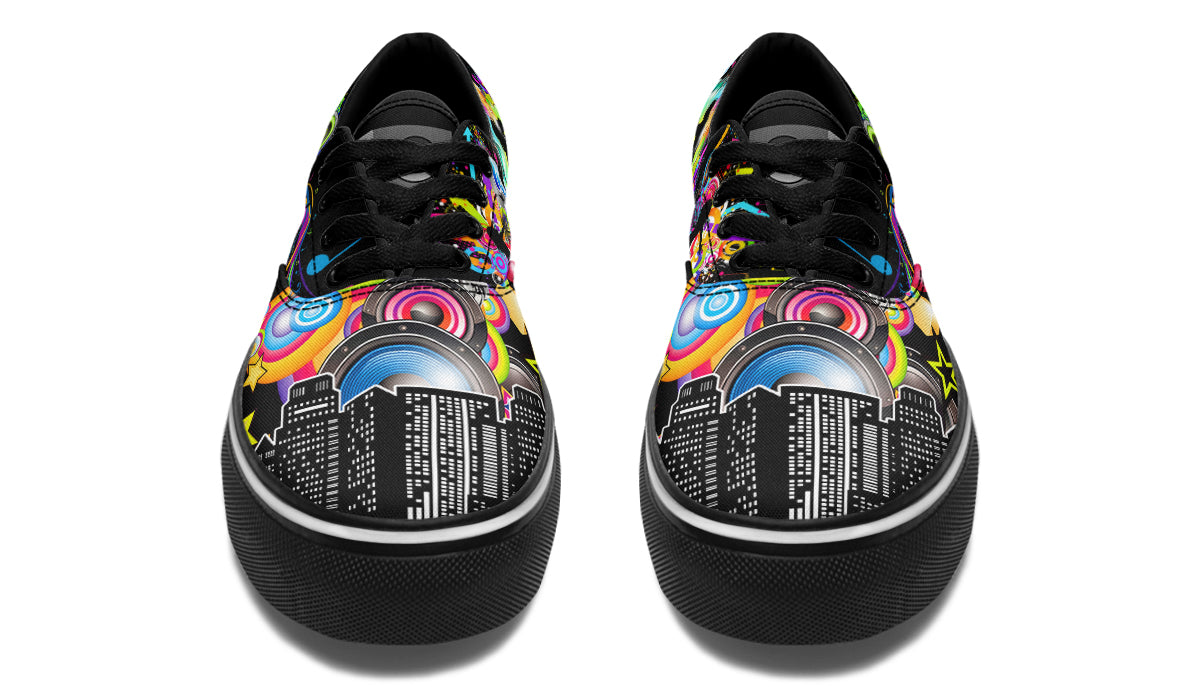 Frutiger Metro Low Tops