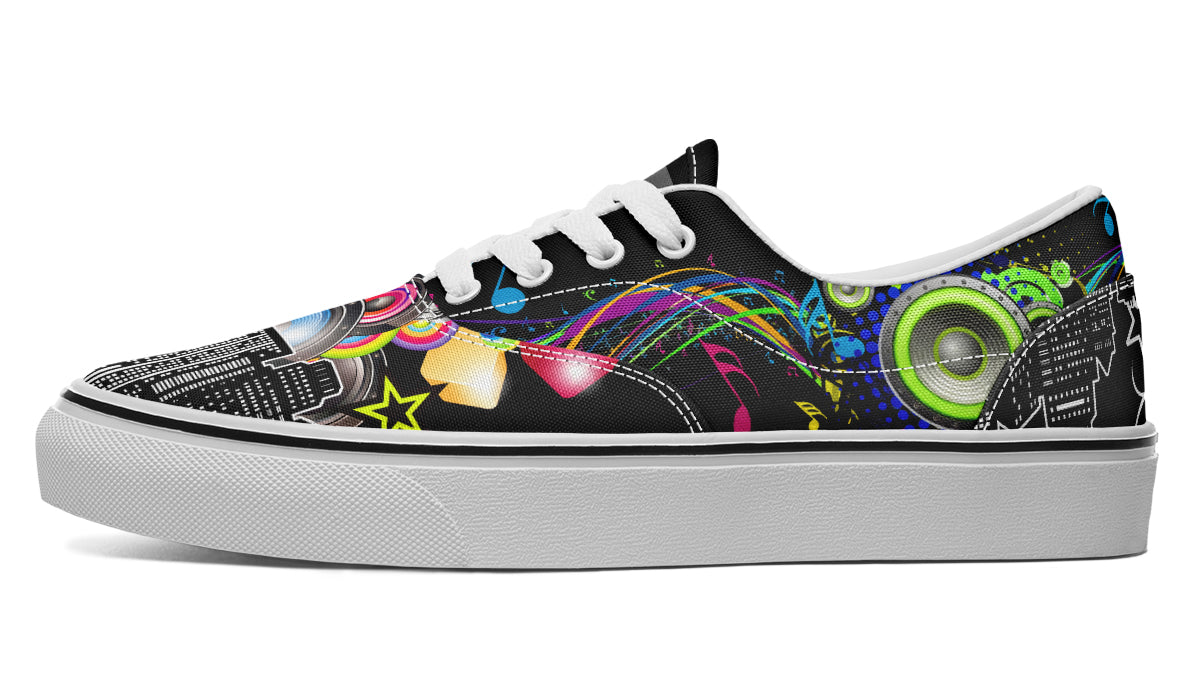 Frutiger Metro Low Tops
