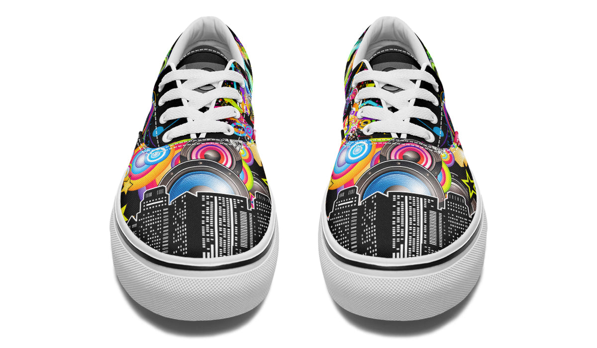Frutiger Metro Low Tops